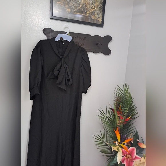 Chic Mock Neckline with Bow Black Jumpsuit Size XL - Picture 2 of 8